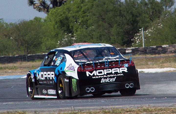 En el Top Ten pilotos Ho Speed Racing en la Nascar Peak México