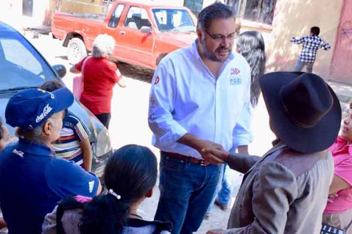 Compromete Manuel Pozo gestionar construcción de clínica de salud en El Salitre