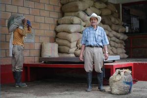 Humberto, Luis Miguel y Esteban; algunos de los agricultores detrás de los cafés de Nespresso