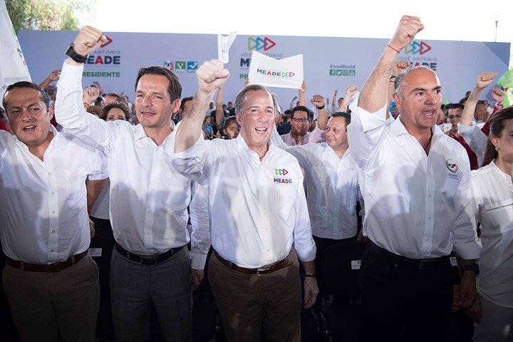 Se reúne José Antonio Meade como mujeres y militantes del PRI en Querétaro