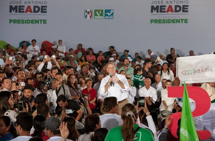 Se reúne José Antonio Meade como mujeres y militantes del PRI en Querétaro