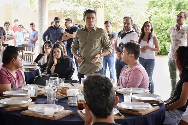 Se reúne Roberto Sosa con jóvenes líderes de Corregidora