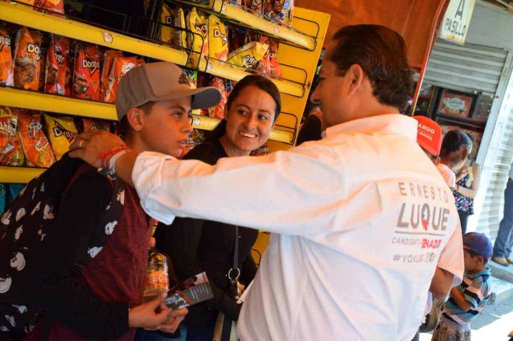 Ernesto Luque recorrió el mercado 5 de mayo en San Juan del Río