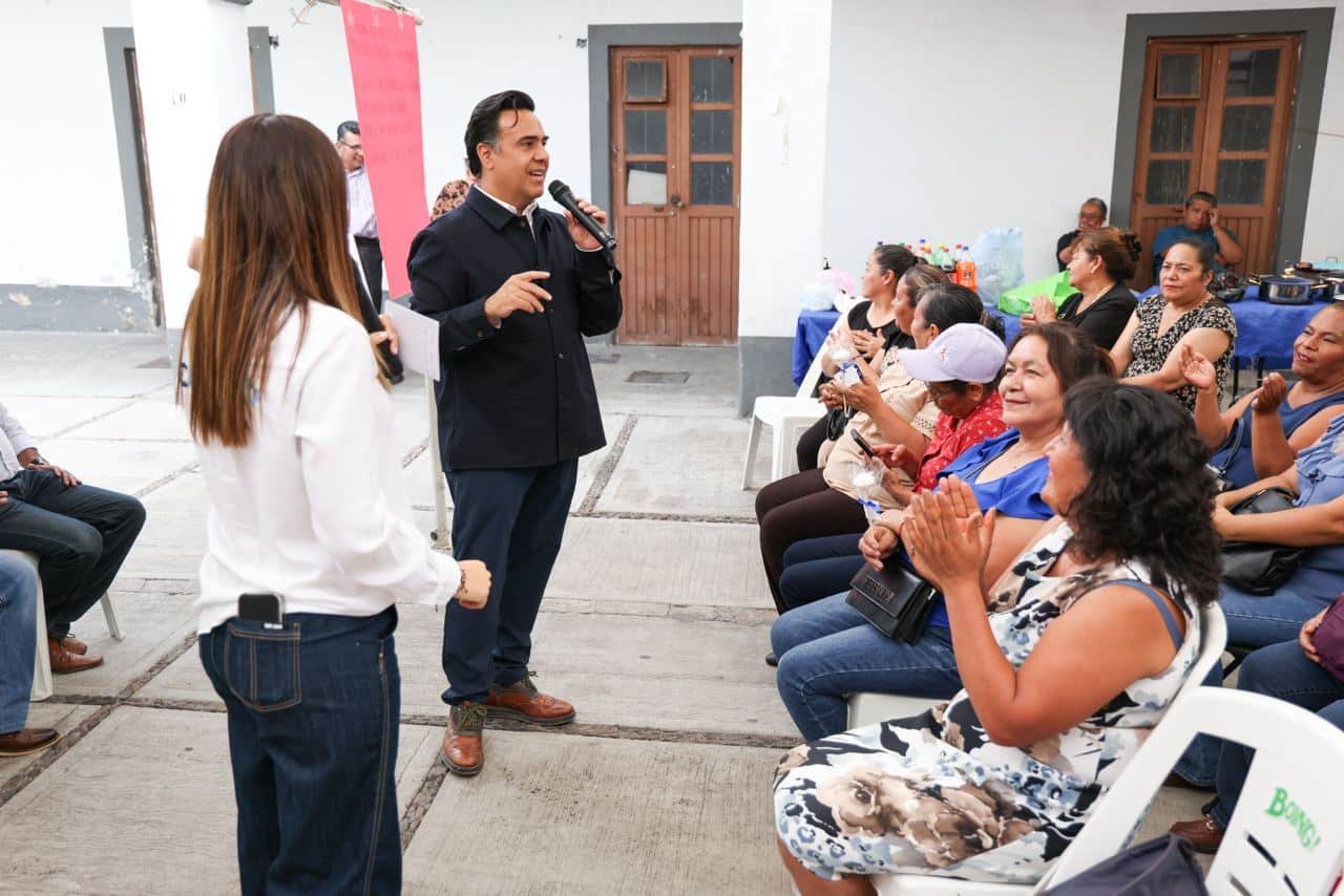 Luis Nava reconoce a madres comerciantes de San Juan del Río y Santa Rosa Jáuregui