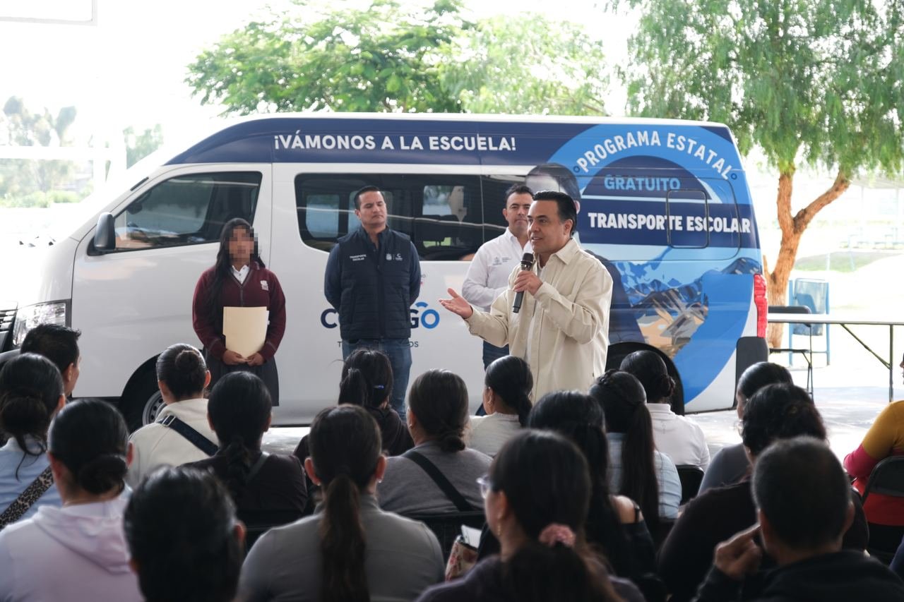 Luis Nava impulsa apoyo que evita deserción escolar en Corregidora