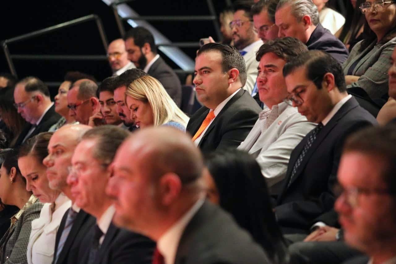 Colón fortalece vínculos con representantes legislativos