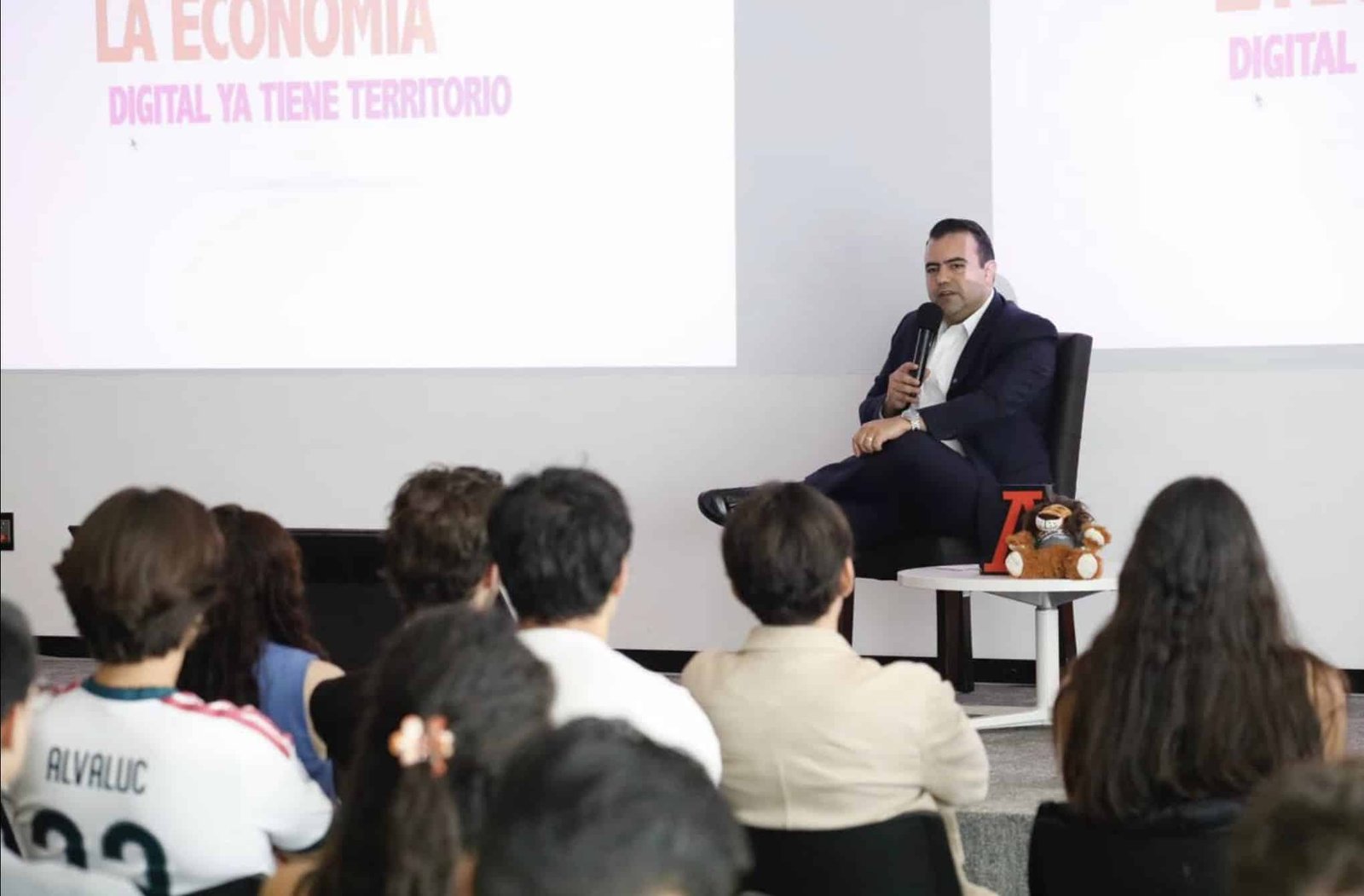 Colón proyecta su potencial ante estudiantes de la Anáhuac