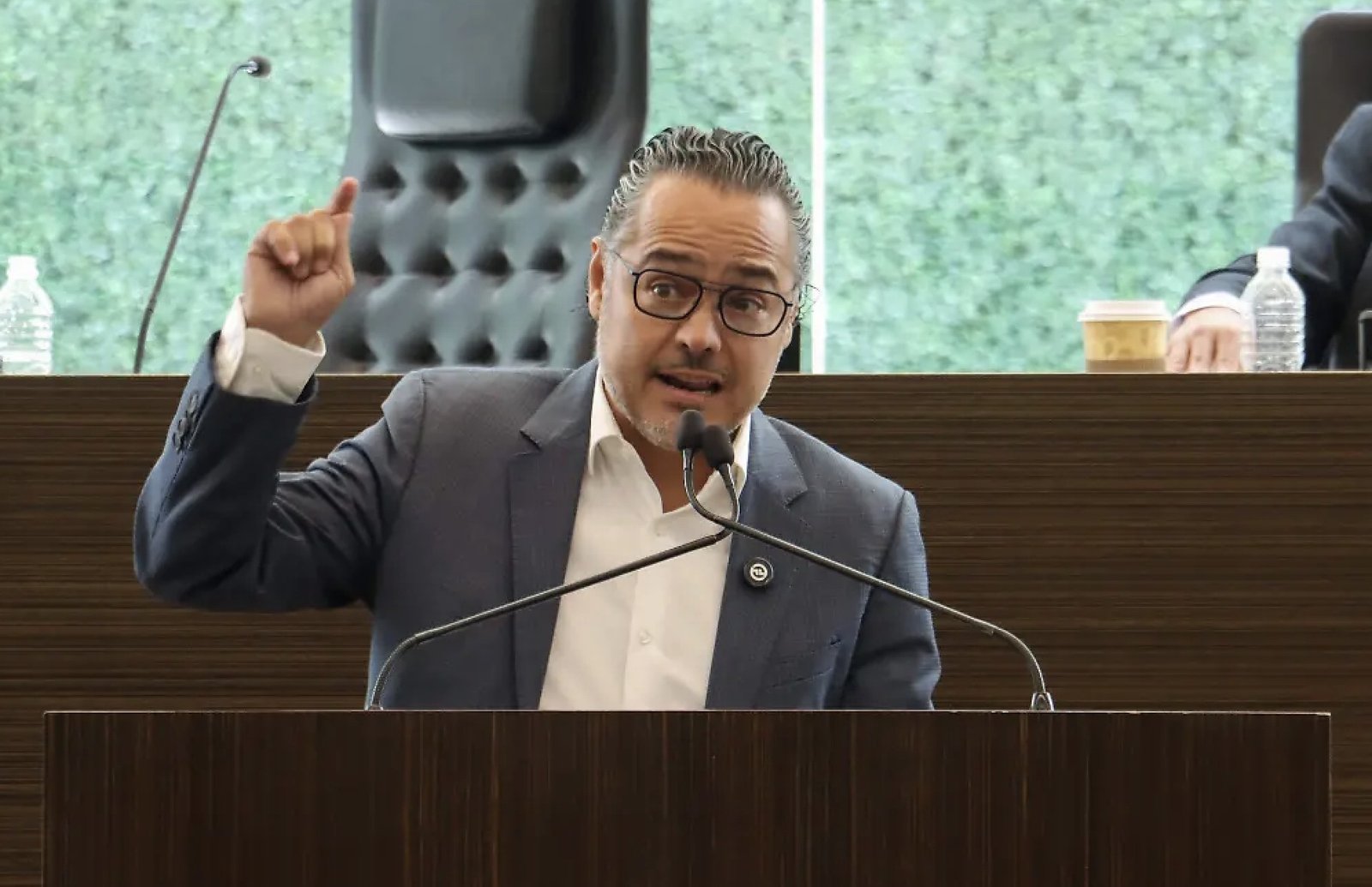 Martín Arango y Enrique Correa defienden respeto al proceso legislativo