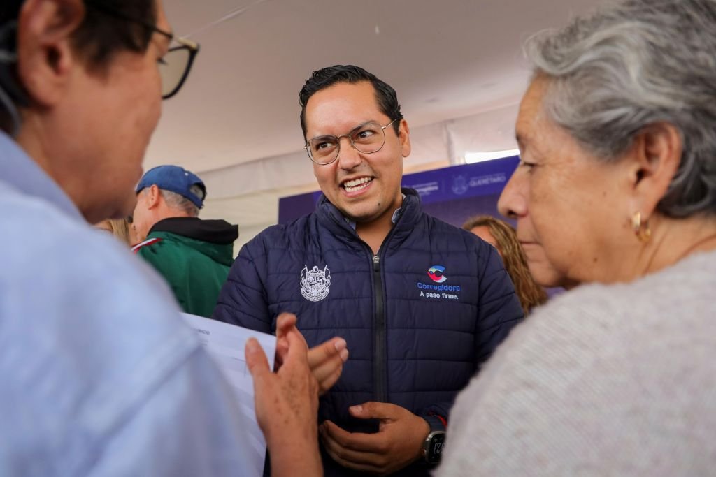 Chepe y Nava entregan rehabilitación de vialidades en Paseos del Bosque