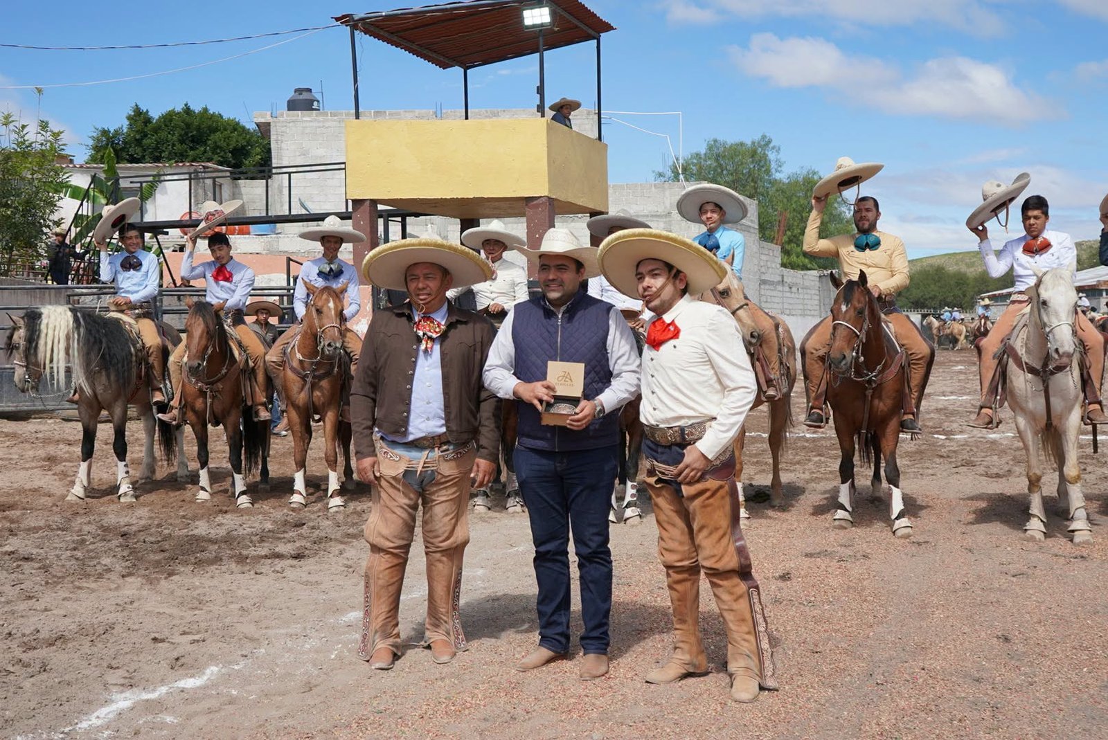 Natalia I acompaña a Gaspar Trueba en cierre de una feria dedicada a Colón