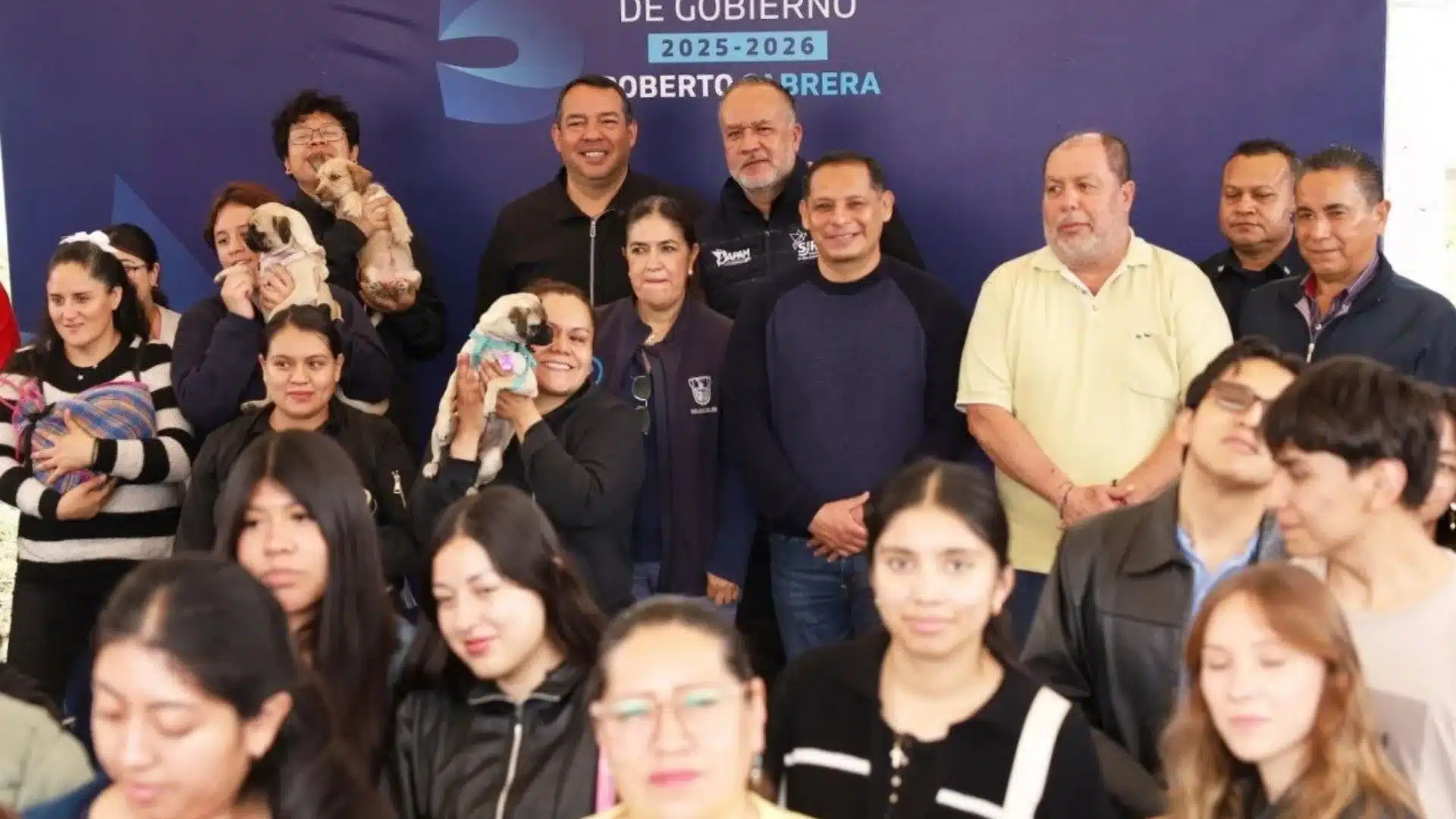 Roberto Cabrera promueve adopción responsable y servicios gratuitos para mascotas